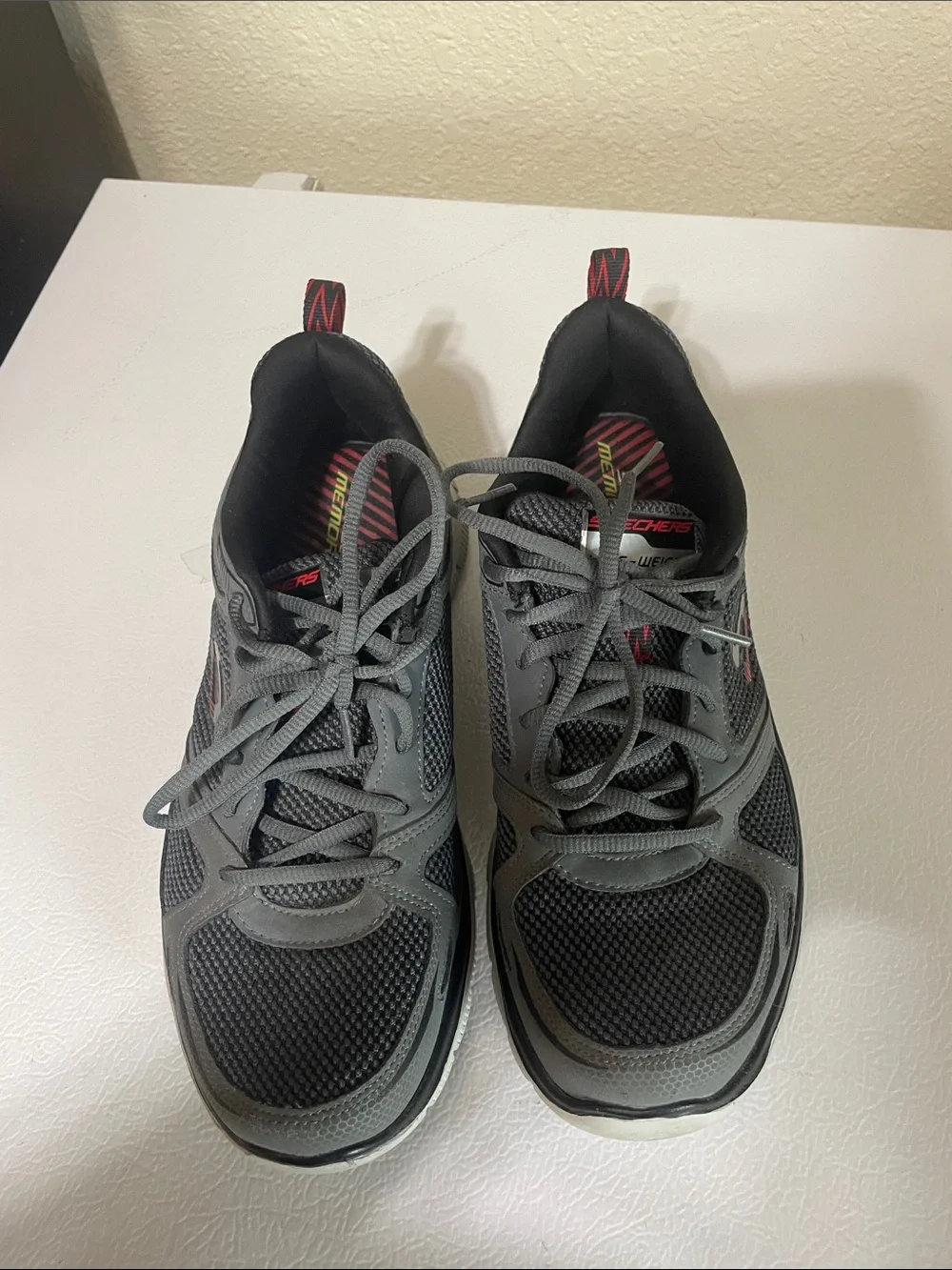 Skechers Men's  Black And Gray Memory Foam Shoes. Very Good Condition. Size 8.5.